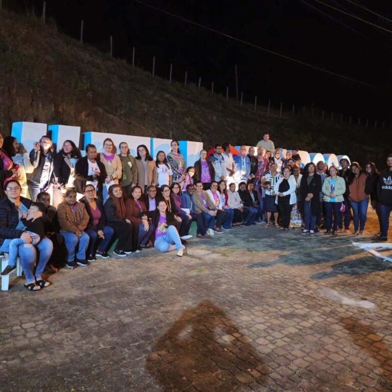 Paróquia Santo Antônio realiza momento de fé no portal do distrito de Raposo