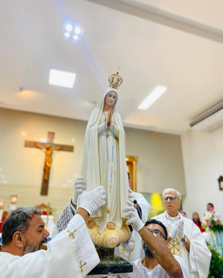 Imagem de Nossa Senhora de Fátima é acolhida na Paróquia São João Batista