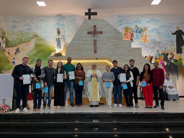 Casais participam da Missa de encerramento da Catequese Pré-Matrimonial