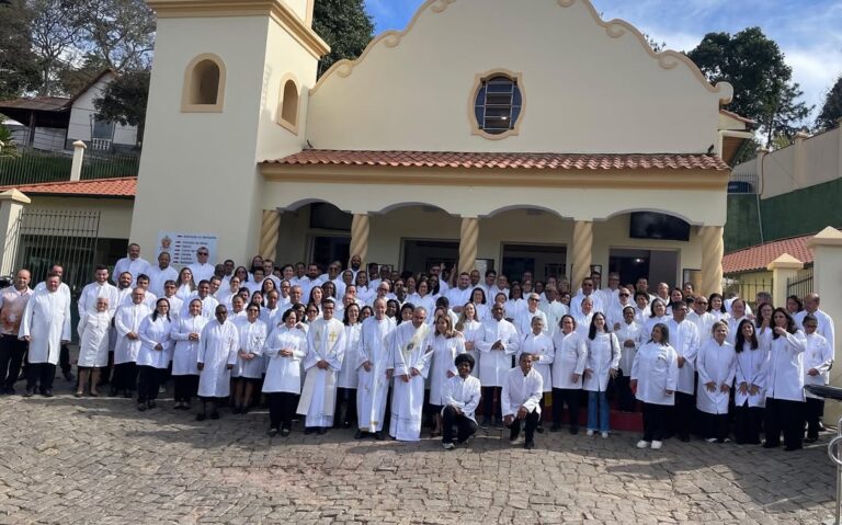 Varre-Sai sedia encontro de Ministros Extraordinários da Distribuição da Sagrada Comunhão