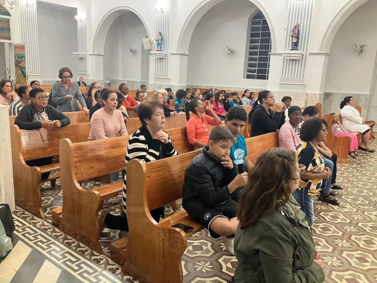 Terço das Mulheres reúne fiéis na Paróquia Nossa Senhora da Piedade