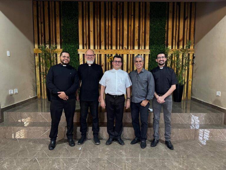 Sacerdotes da Forania Senhor Bom Jesus participam de reunião em São João do Paraíso