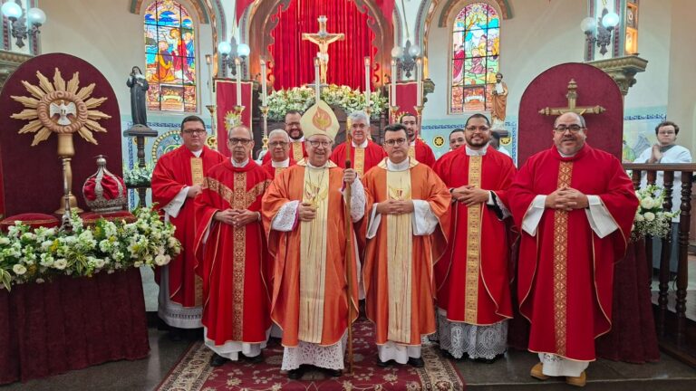  Paróquia de Bom Jesus na Diocese  de Campos preserva tradição centenária