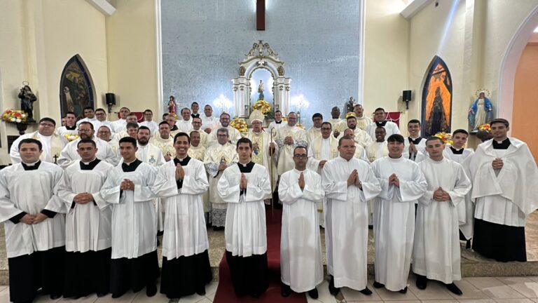 Bispo de Campos presidiu Santa Missa de criação da Quase-paróquia de Tocos