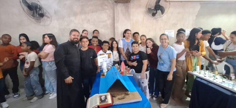 II Feira Bíblica Catequética reúne catequizandos e fiéis do território paroquial