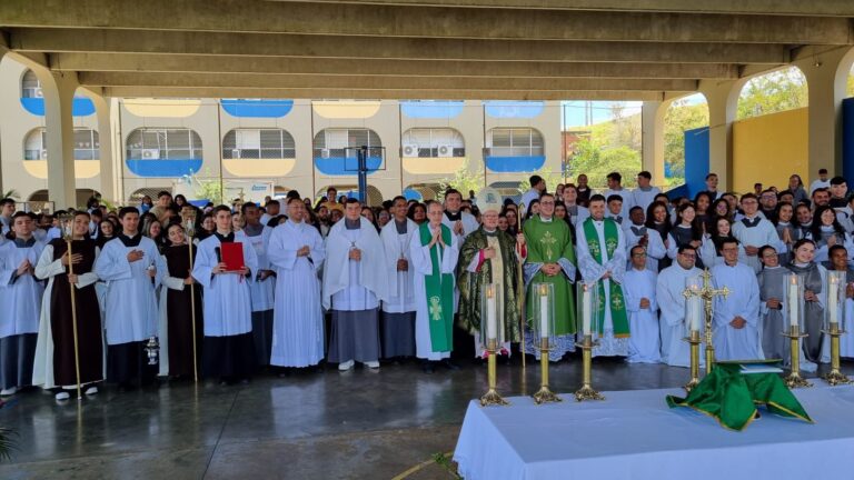 Bispo de Campos preside missa do Jubileu dos servos e servas do altar em Itaperuna