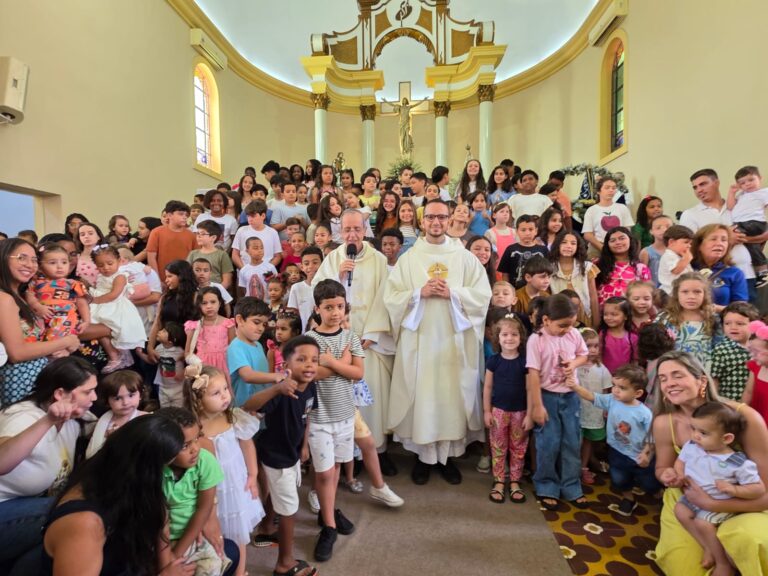 Paróquia São José do Avahy promoveu brincadeiras para as crianças
