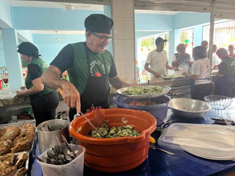 Paróquia Nossa Senhora de Lourdes promove almoço no IX Dia Mundial dos Pobres