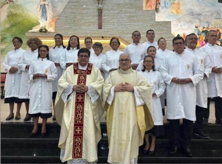 Vigário-geral investe novos MEDSC’s na Paróquia Nossa Senhora de Lourdes