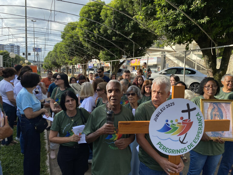 Fiéis de Italva participam de peregrinação ao Santuário da Divina Misericórdia