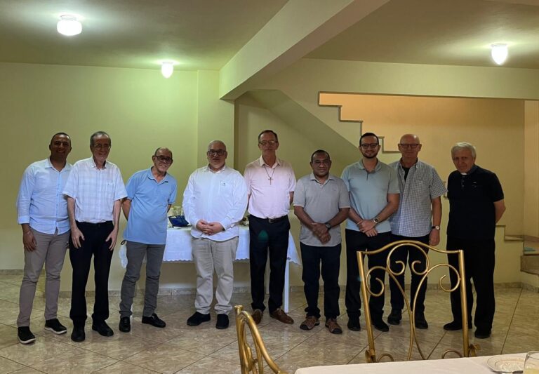 Sacerdotes da Forania São José do Avahy participam de reunião em Itaperuna