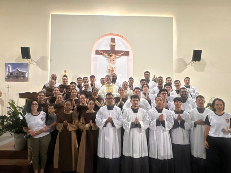 Paróquia São José de Bom Jesus do Itabapoana investe novos servos e servas do altar
