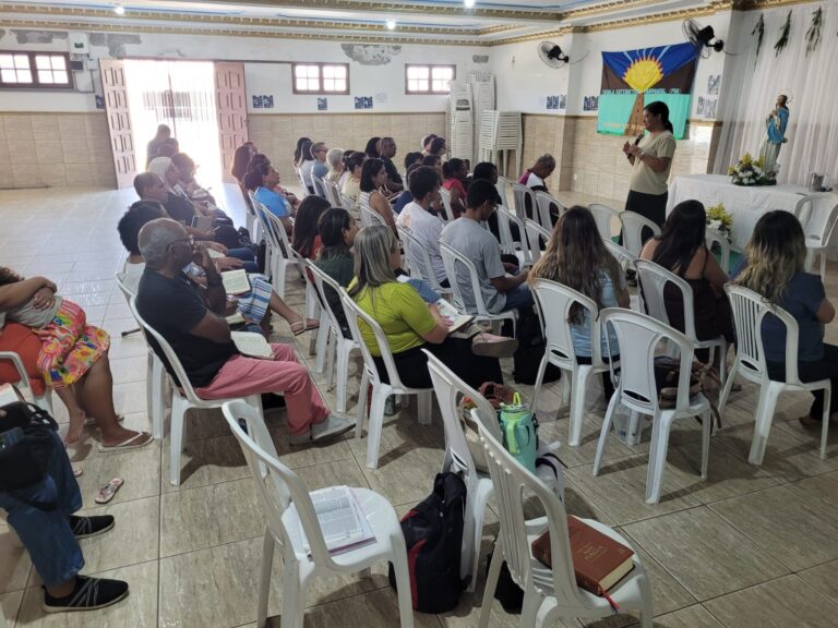 Catequistas da baixada campista participam de formação com a Irmã Sueli da Cruz