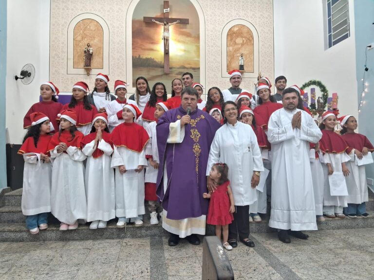 Coroinhas realizam apresentação de canções natalinas em Morro do Coco
