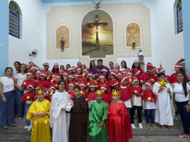 Catequistas apresentam canções natalinas em Morro do Coco