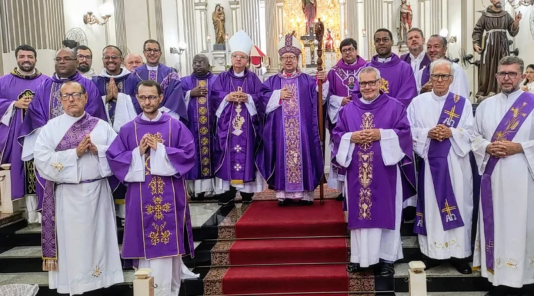 Dom Roberto comemorou 18 anos de ministério episcopal com Missa na Catedral