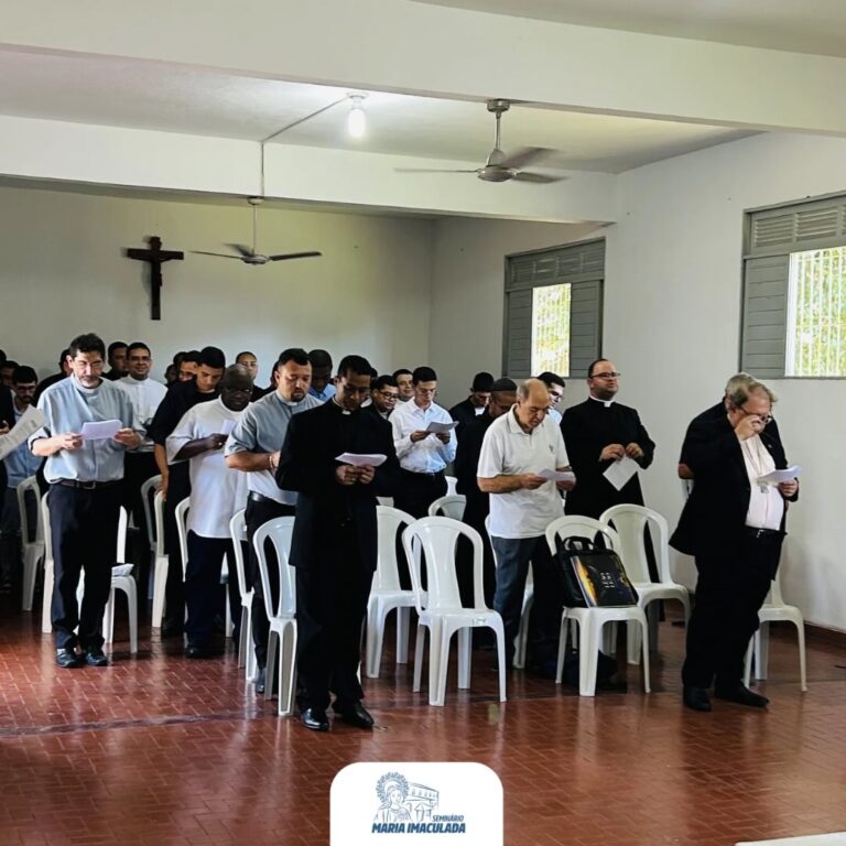 Bispo de Campos participa da abertura do ano letivo no Seminário Diocesano