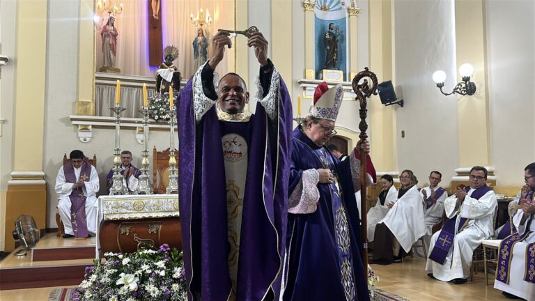 Pe. Wallace toma posse como pároco na Paróquia São Benedito de Campos