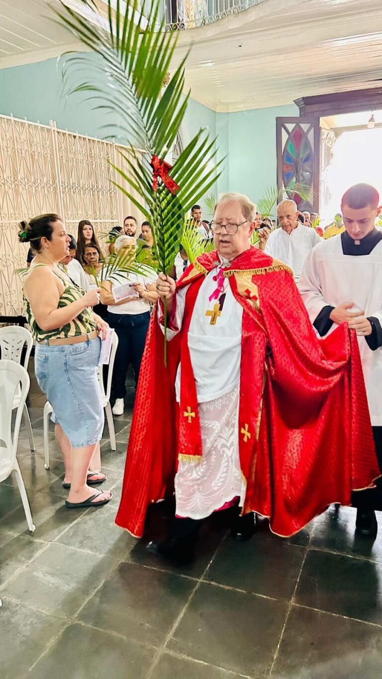 Dom Roberto presidiu a Missa de Domingo de Ramos na Catedral Basílica Menor do Santíssimo Salvador
