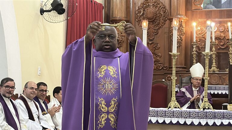 Pe. Márcio André toma posse como novo pároco da Paróquia Santo Antônio