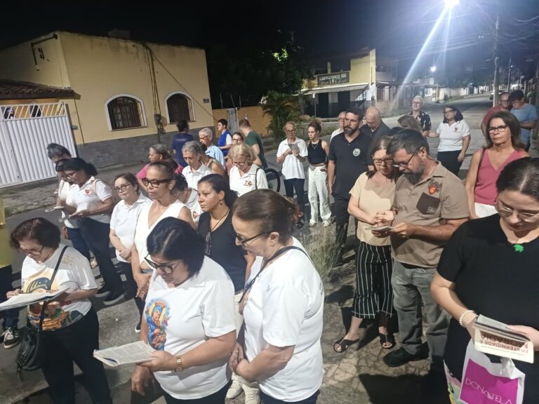 Piedade popular: Santuário Perpétuo Socorro promove via sacra nas ruas reunindo fiéis