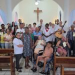 Funcionários e acolhidos pela Associação Santo Antônio dos Pobes participam da Santa Missa