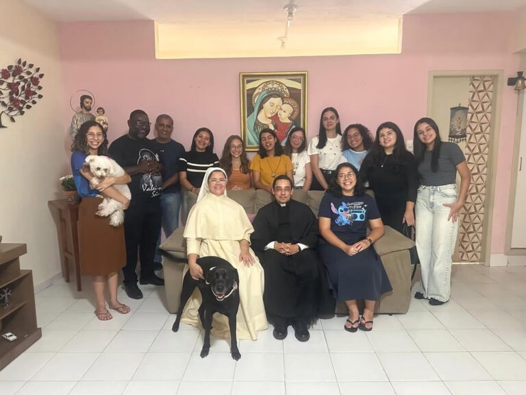 Jovens da Paróquia São Gonçalo participam de visita para conhecer o Instituto de Nossa Senhora do Bom Conselho