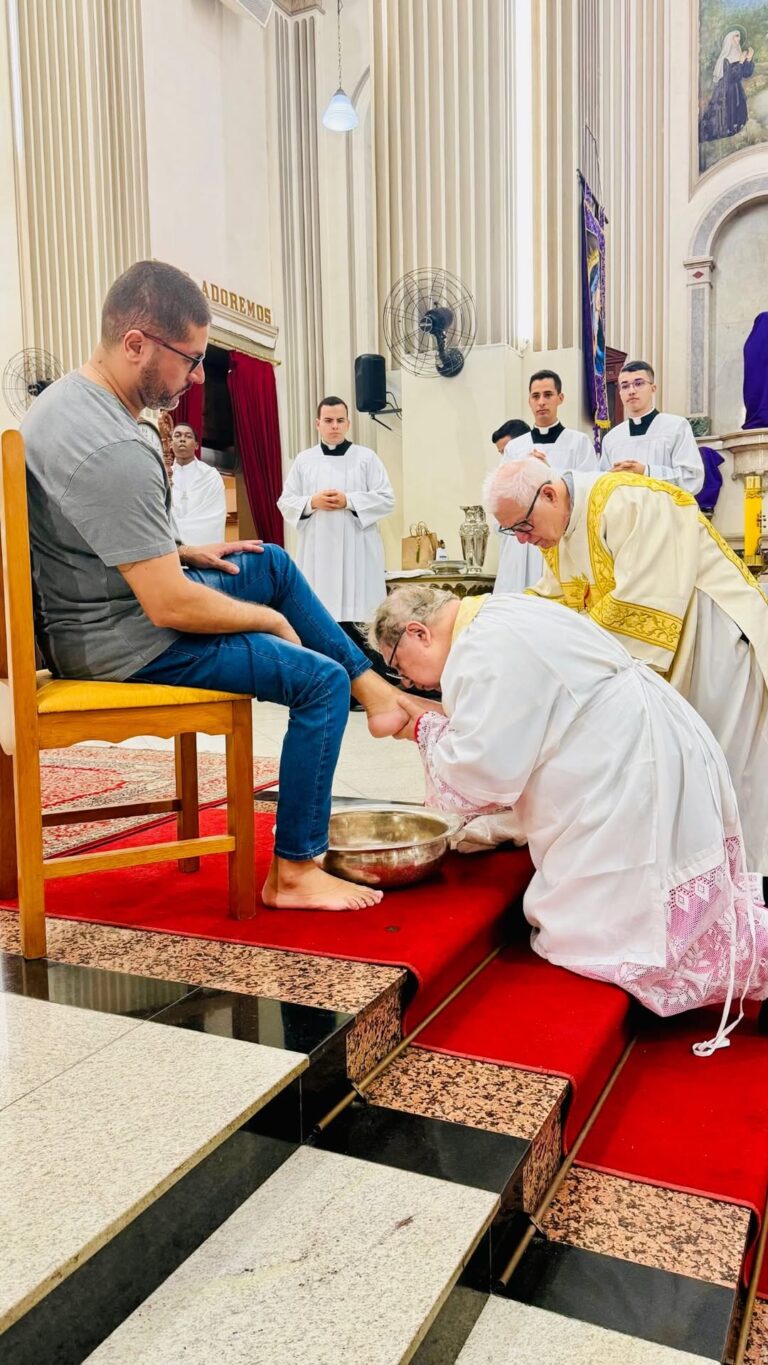 Bispo de Campos presidiu a Missa da Ceia do Senhor