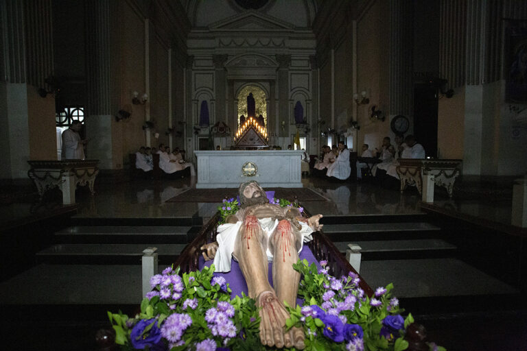 Procissão do Senhor Morto marca tradição da Sexta-feira da Paixão