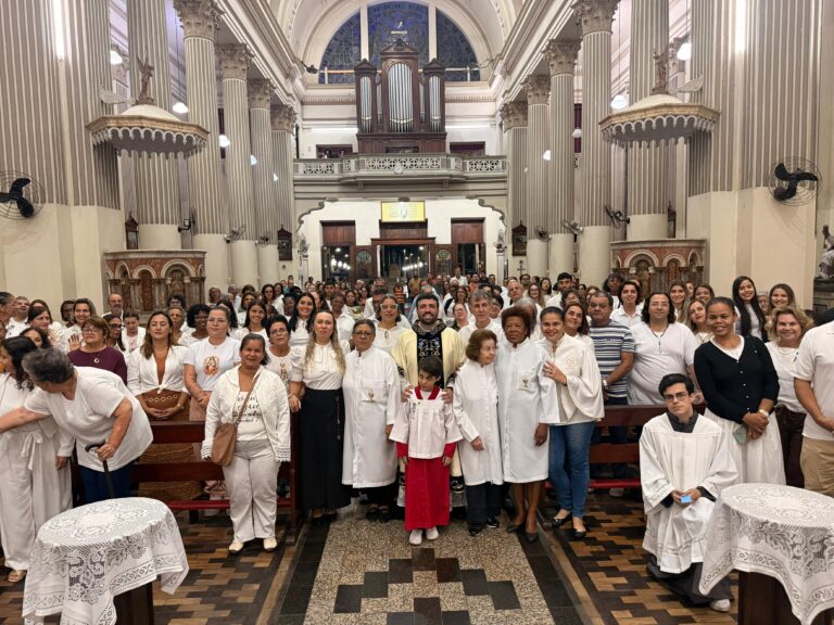 Catedral do Santíssimo Salvador celebra consagração de 128 fiéis a Nossa Senhora