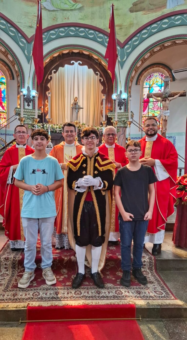 Bandeiras da Festa do Divino são enviadas em missão em Bom Jesus do Itabapoana