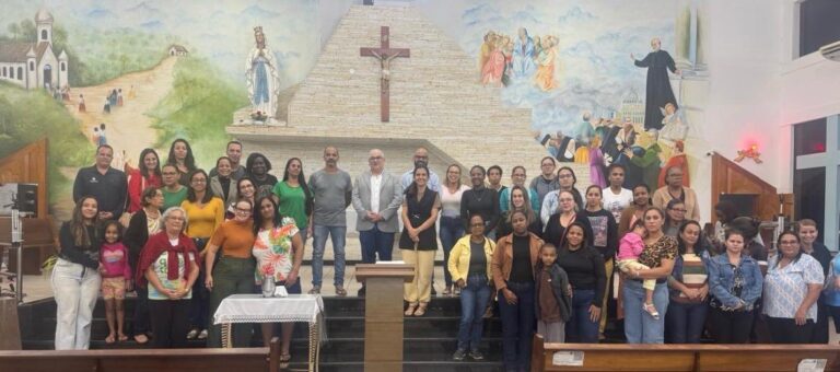 Paróquia Nossa Senhora de Lourdes reúne pais de catequizandos em Itaperuna