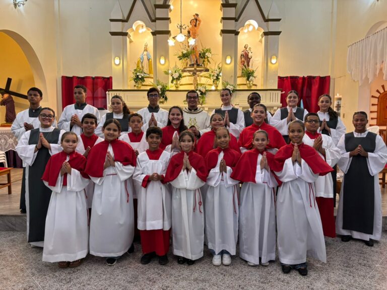 ​Reitoria São Sebastião celebra a investidura de novos coroinhas e servos do altar em Comendador Venâncio