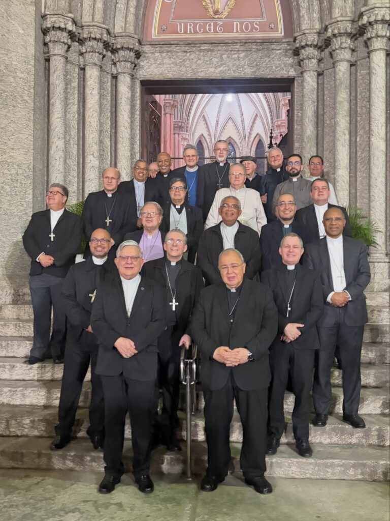 Bispos do Rio participam de experiência imersiva na Basílica de Botafogo