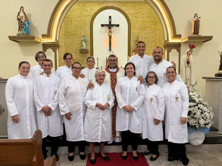 Quase-Paróquia de São Joaquim recebe 11 novos Ministros Extraordinários