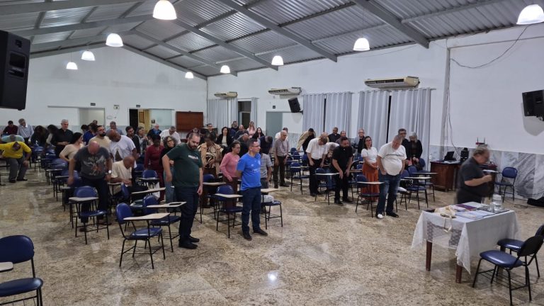 Diáconos participam de reflexões com Dom Roberto Francisco no segundo dia de retiro canônico