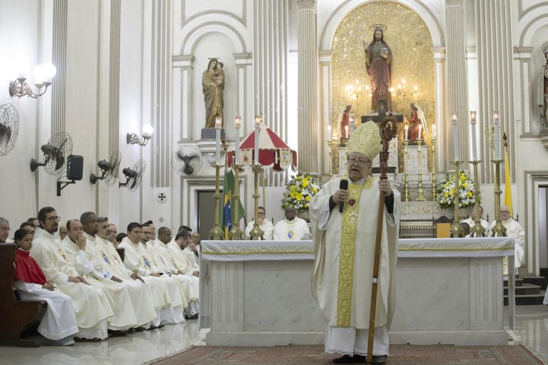 Dom Roberto Francisco celebra 15 anos à frente da Diocese de Campos