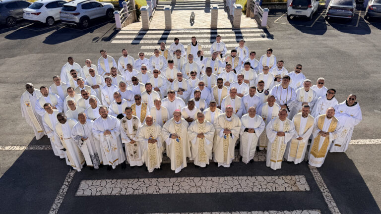 Sacerdotes participam do quarto dia do Retiro Canônico Anual 