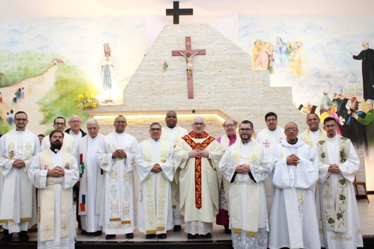 Paróquia Nossa Senhora de Lourdes celebra 30 anos de ordenação de Pe. Crimário Verdan