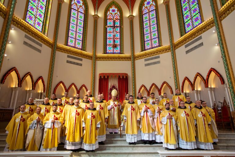 Dom Roberto Francisco presidiu cerimônia de dedicação do altar e do Oratório de São Paulo Apóstolo em Campos