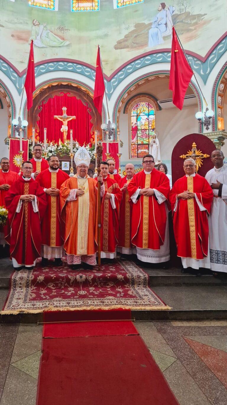 Símbolos Sagrados e Missa Solene marcam encerramento da Festa do Senhor Bom Jesus