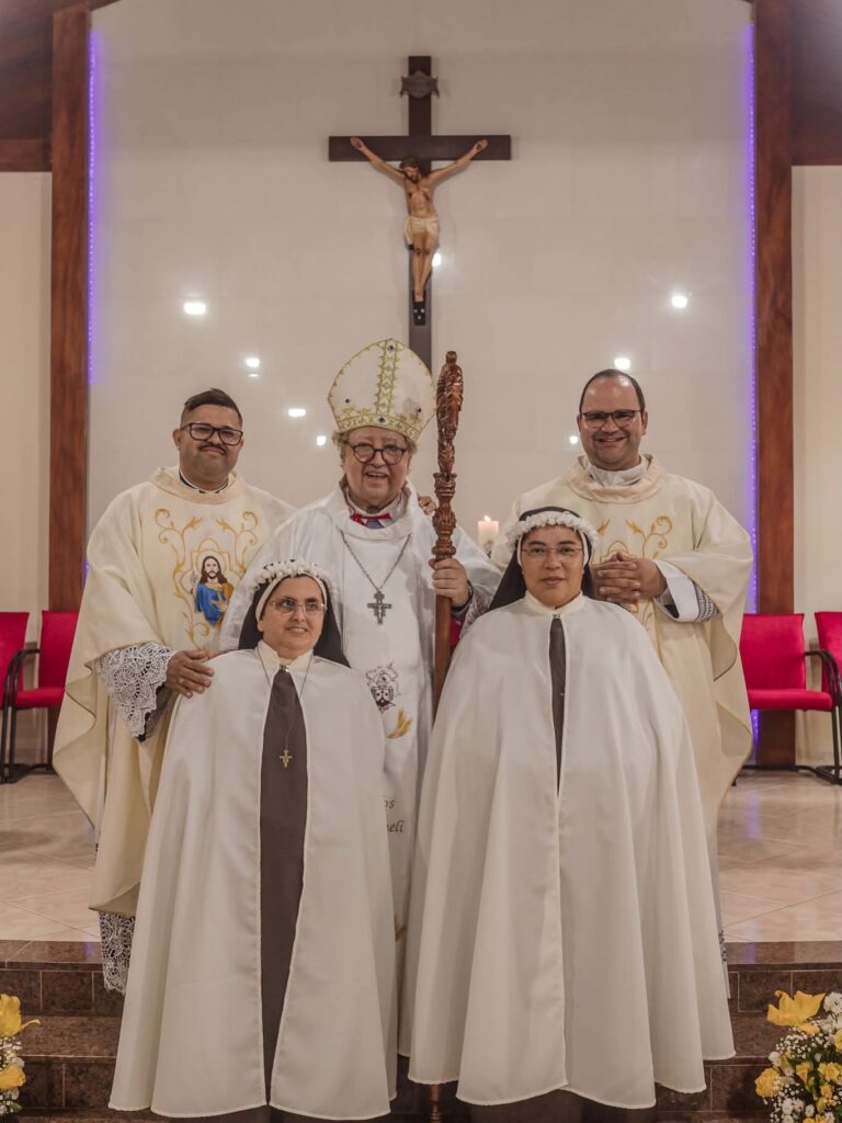 Paróquia Imaculada Conceição e São Sebastião acolhe decreto de ereção do Instituto das Irmãs Carmelitas em Guarixima