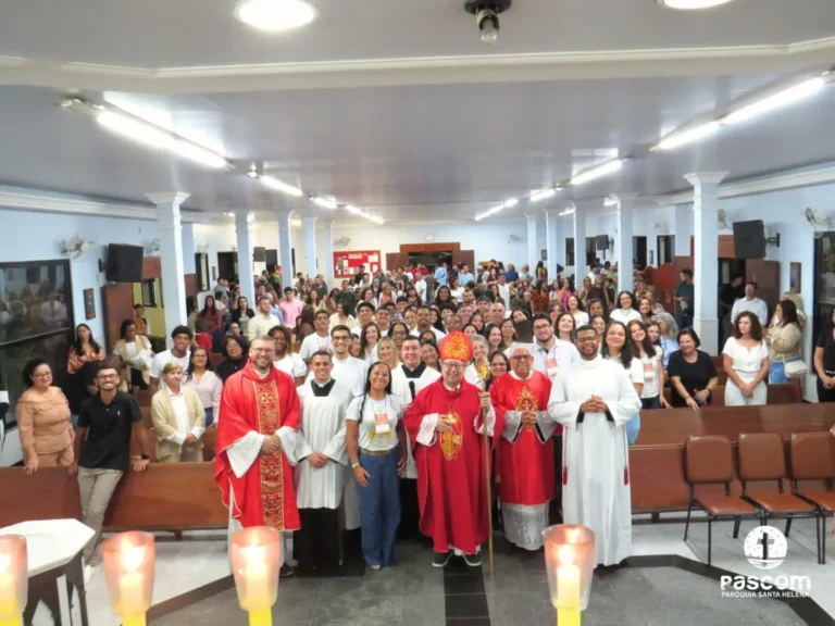 Paróquia Santa Helena celebra Santa Missa de Crisma presidida por Dom Roberto Francisco