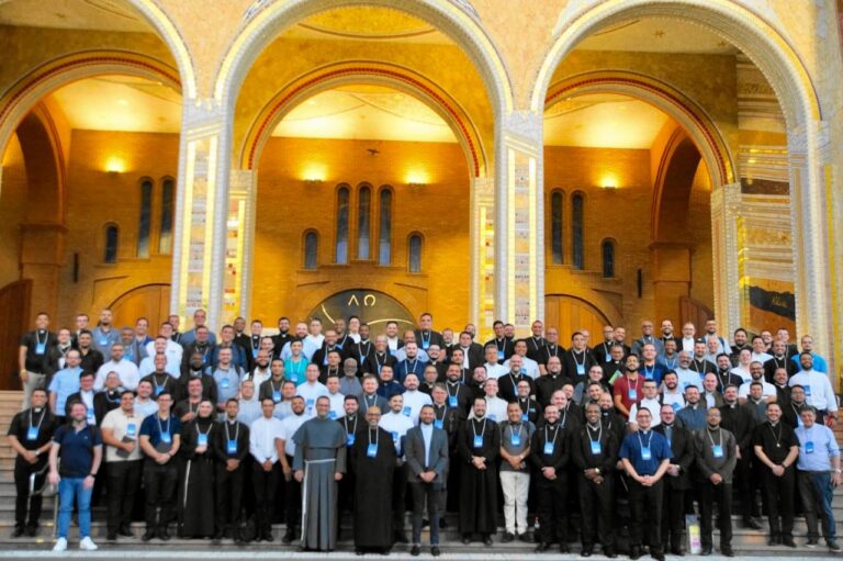 Diocese de Campos participa do 1º Encontro de Mestres de Celebrações Episcopais no Santuário Nacional