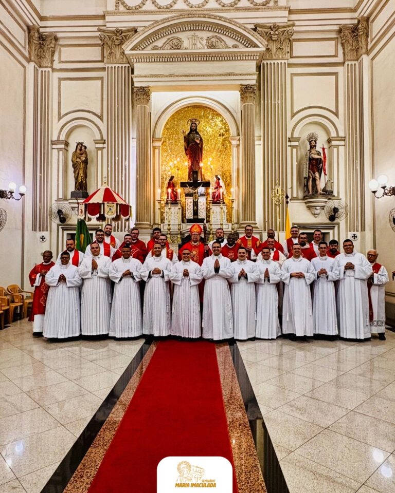Seminaristas recebem admissão ao Leitorato e Acolitato na Catedral Diocesana