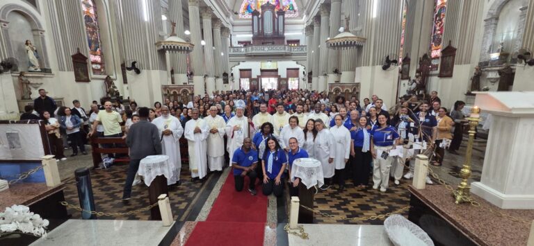 Catedral Basílica de Campos sedia encerramento da Semana Nacional da Família após alteração por chuvas