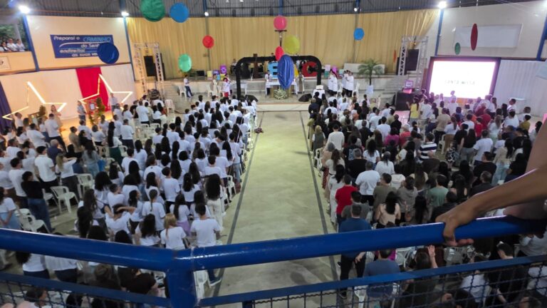 Encontro de Adolescentes com Cristo reúne jovens, famílias e clero em Itaperuna