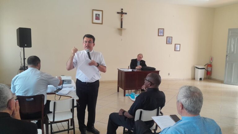 Diocese de Campos debate previdência e cria conceito de “Casa do Clero” para amparo de religiosos idosos na Reunião dos Clero