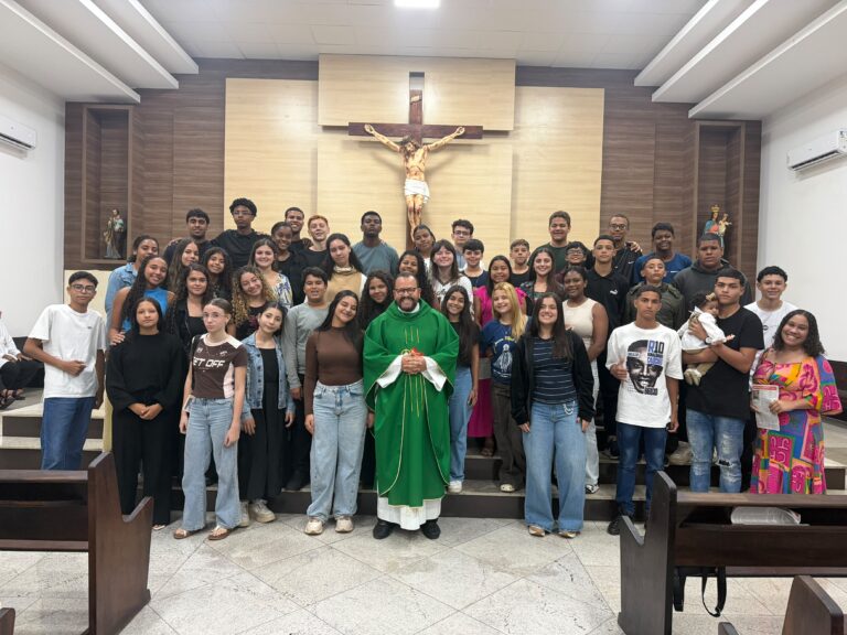 Paróquia Santa Maria realiza encontro e reúne jovens para dias de oração e espiritualidade