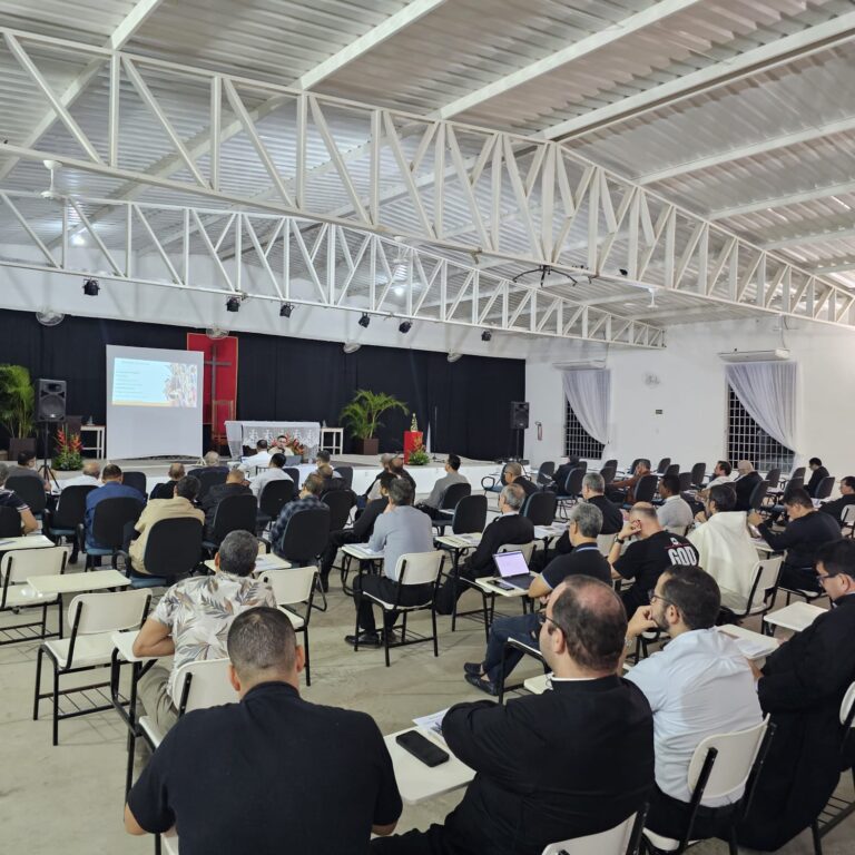 Conferência com o clero em Raposo destaca acolhimento e atuação da Igreja como “hospital de campanha”